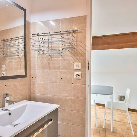 Lovely Cocoon Under The Roofs *compans-caffarelli* Apartment *